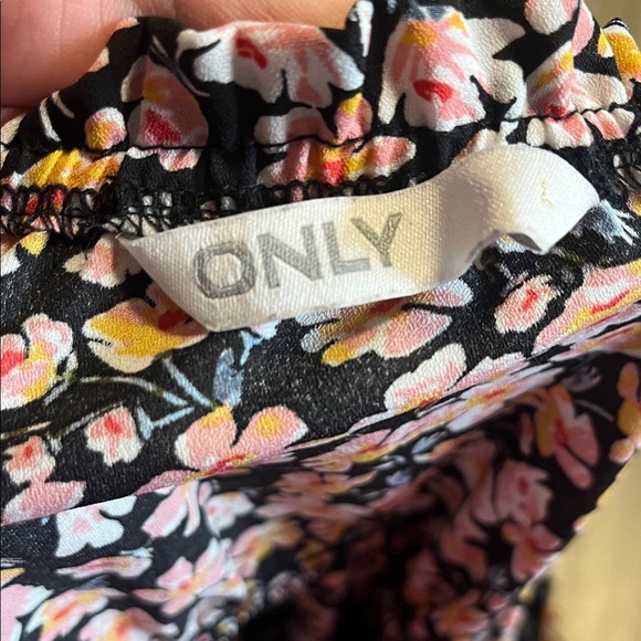 Floral Puff Sleeve Dress - Picture 2 of 3